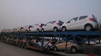 金九銀十寶雅強，單日發車突破三百輛——汽車銷售市場迎來旺季高峰